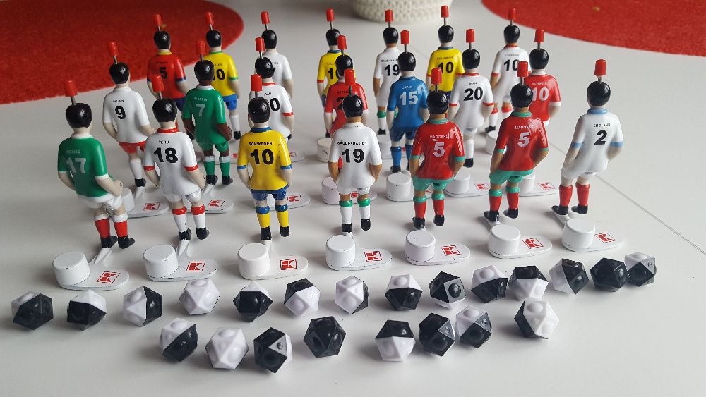Kolekcja figurek piłkarzy