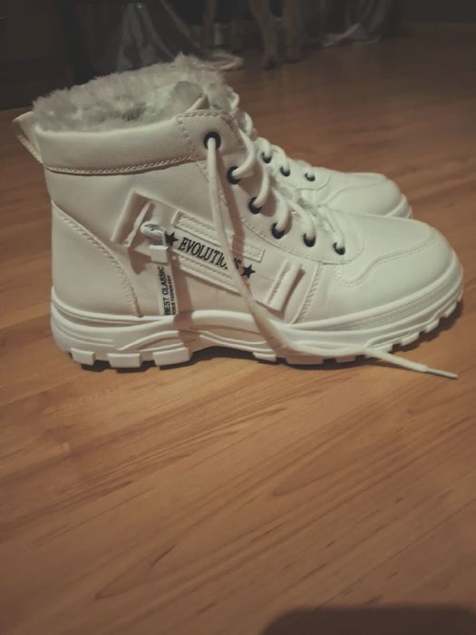 Buty zimowe z kożuszkiem w środku