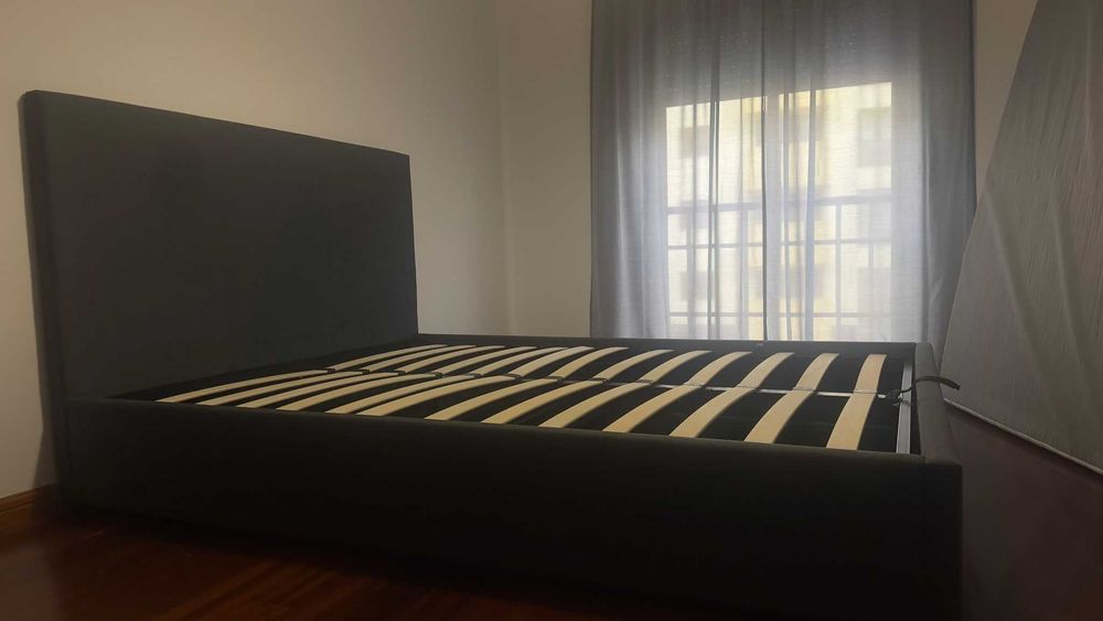 Cama com Arrumação + Colchão 160x200 – Como Novos – 380€