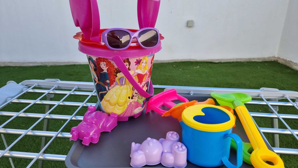 Balde de praia, óculos proteção UV, cadeira e acessórios: 14meses+