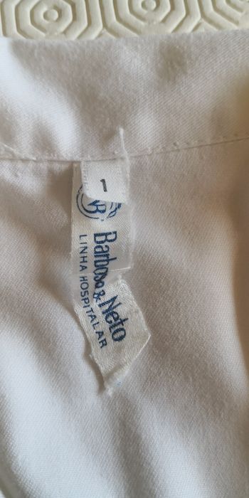 2 uniformes hospitalares femininos (saia e casaco)