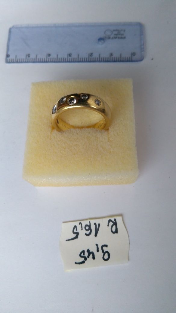 Pierścionek obrączka z diamentami w cenie 5000 zł