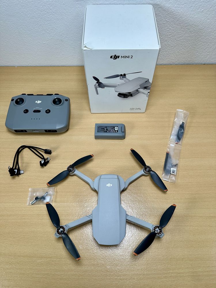 Drone DJI Mini 2 (4K - Autonomia: Até 31 min - Cinzento)