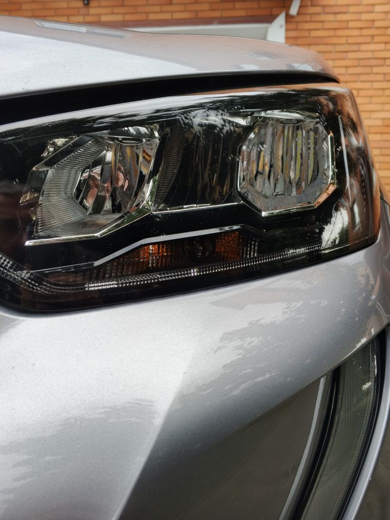 Peugeot e 2008         .