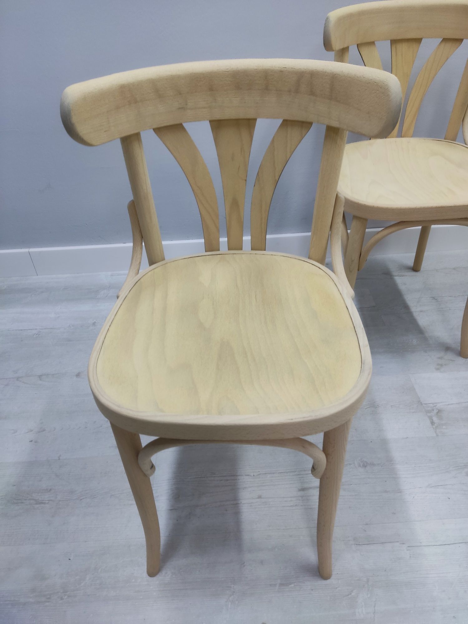 Krzesła Fameg Thonet Vintage Radomsko szlifowane 75szt.