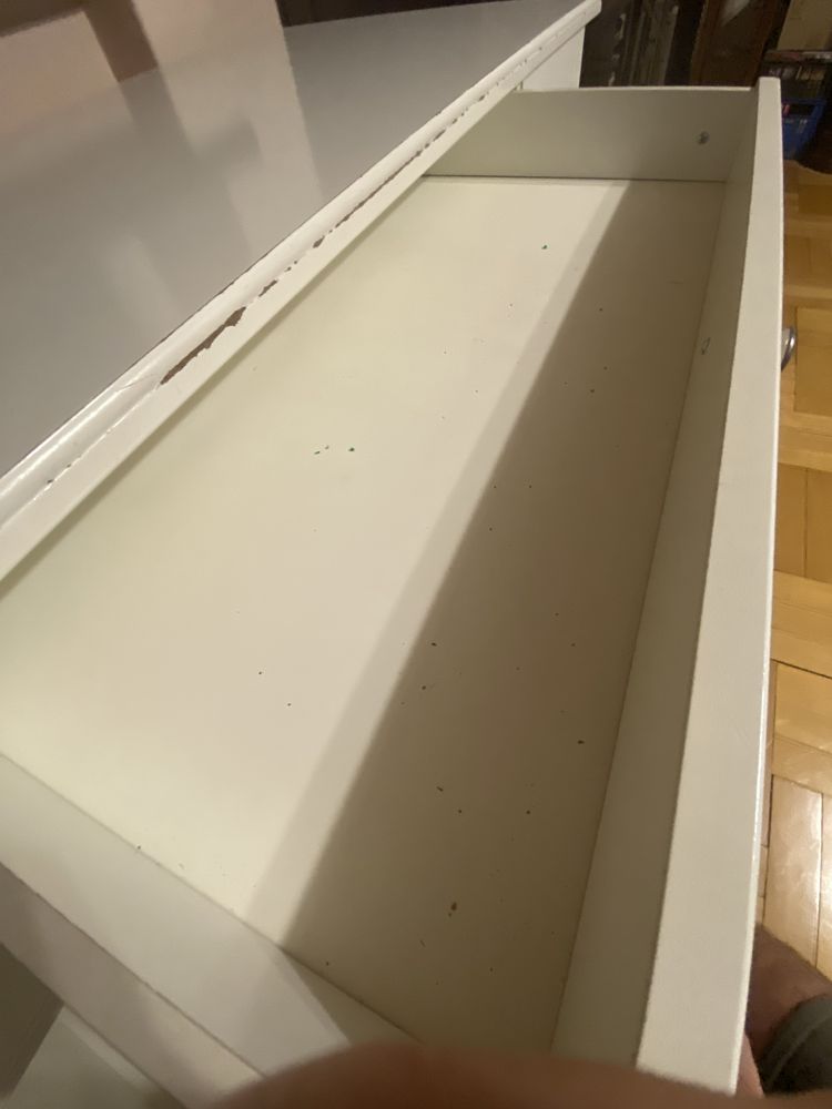 Białe biurko uzywane IKEA