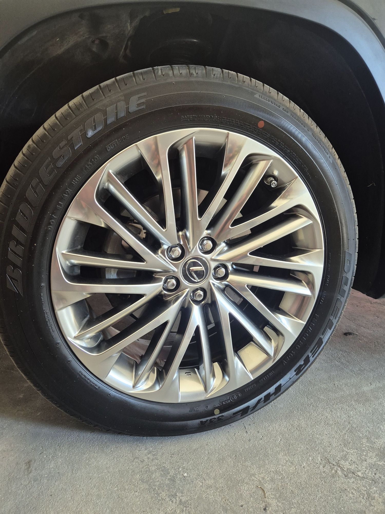 Bridgestone 235/55/R20