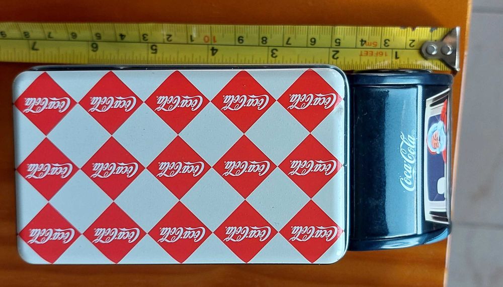 Lata Coca-Cola em formato de carrinha