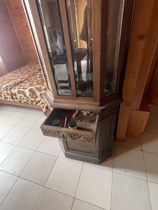 Антикварный оружейный шкаф 18 века