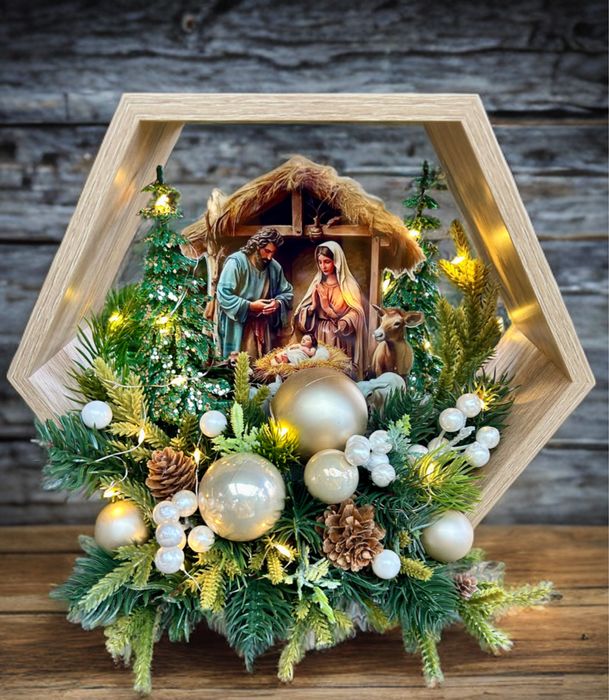 Szopka świątwczna na Boże Narodzenie z oświetleniem led ecrue
