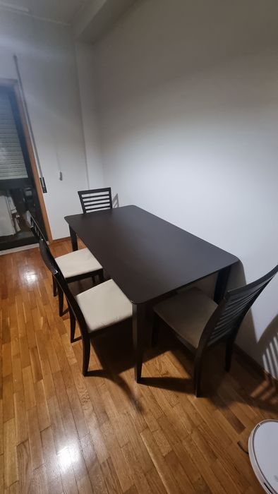 Mesa de jantar + 4 cadeiras