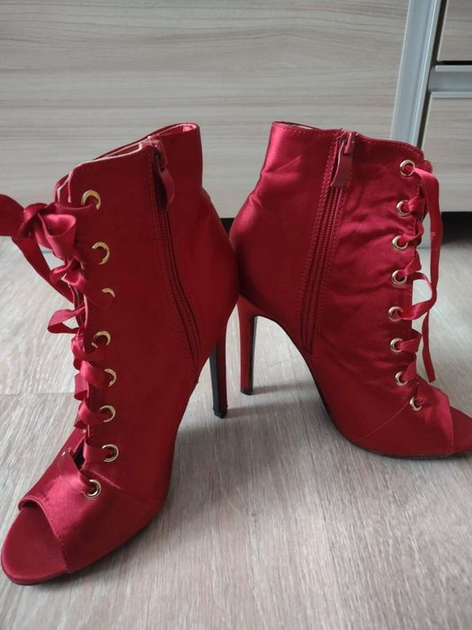 Buty rozmiar 36 czerwone