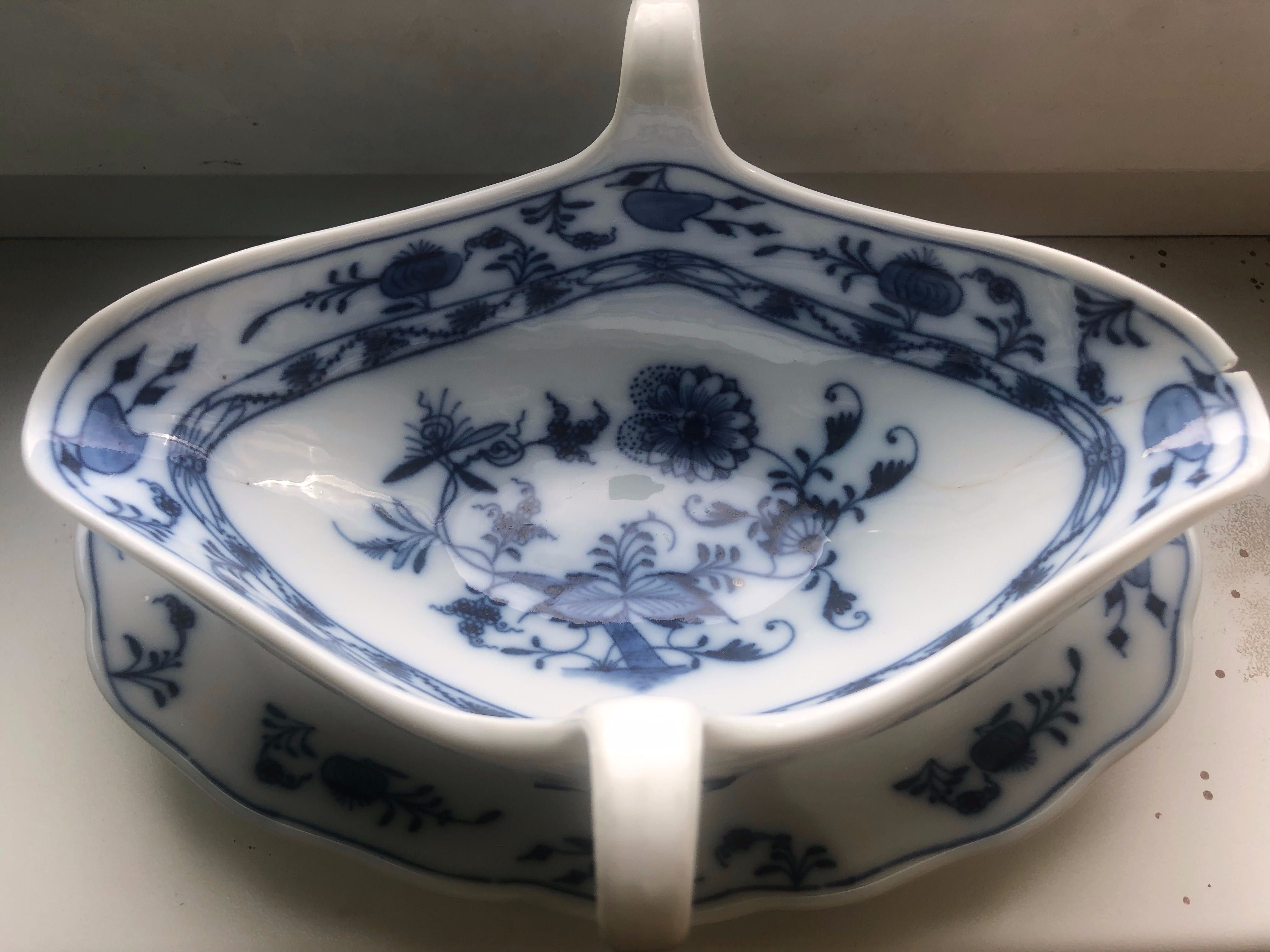 Sosjerka z podstawą porcelana Miśnia Meissen wzór cebulowy.