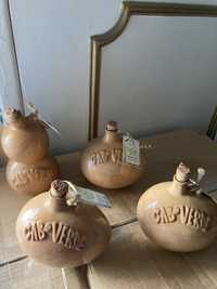 Várias peças de cerâmica de Cabo Verde