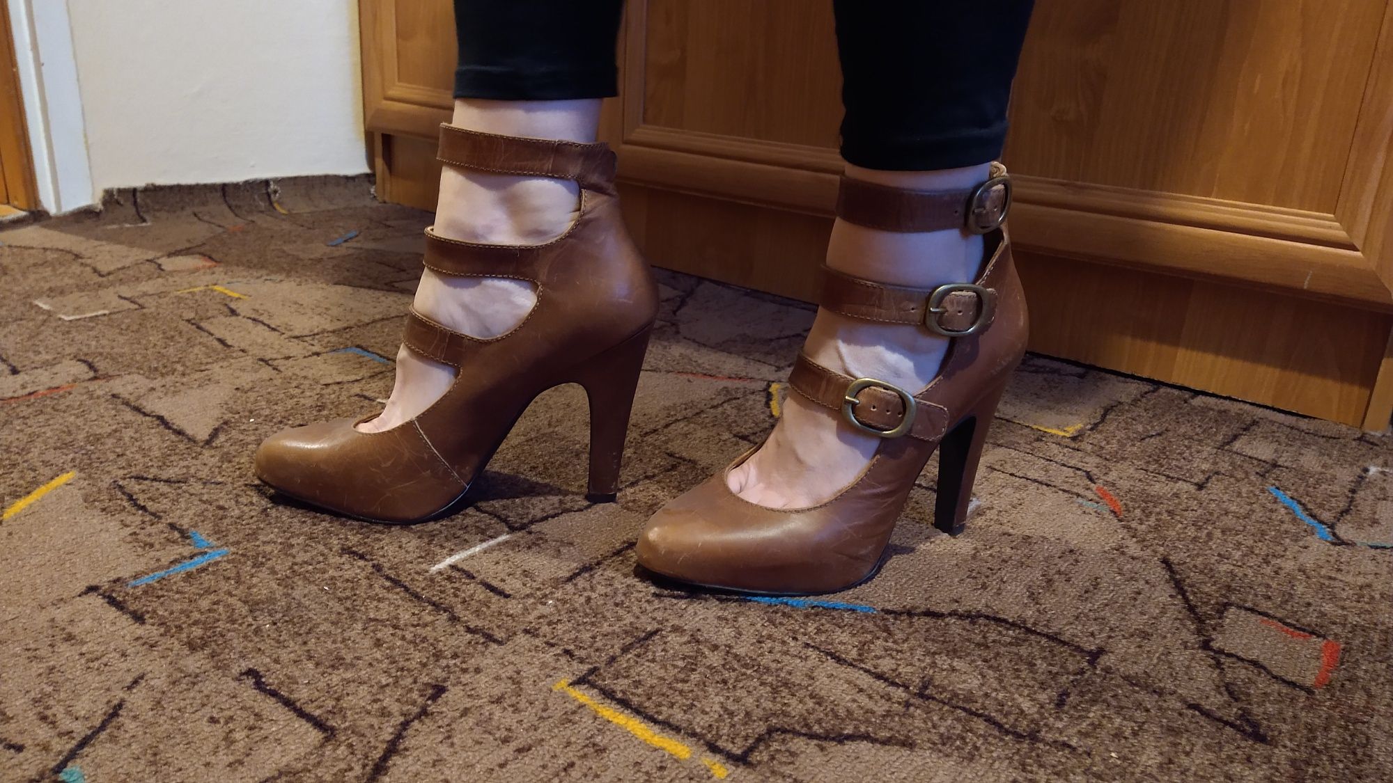 Buty damskie na obcasie