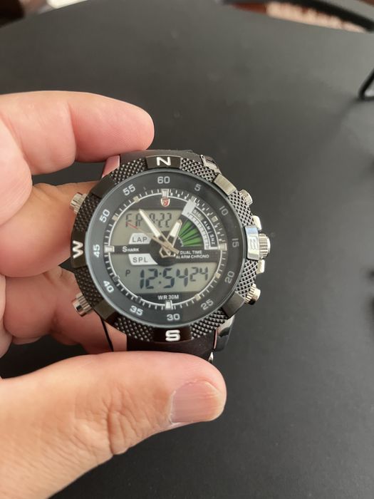 Relogio shark completamente novo