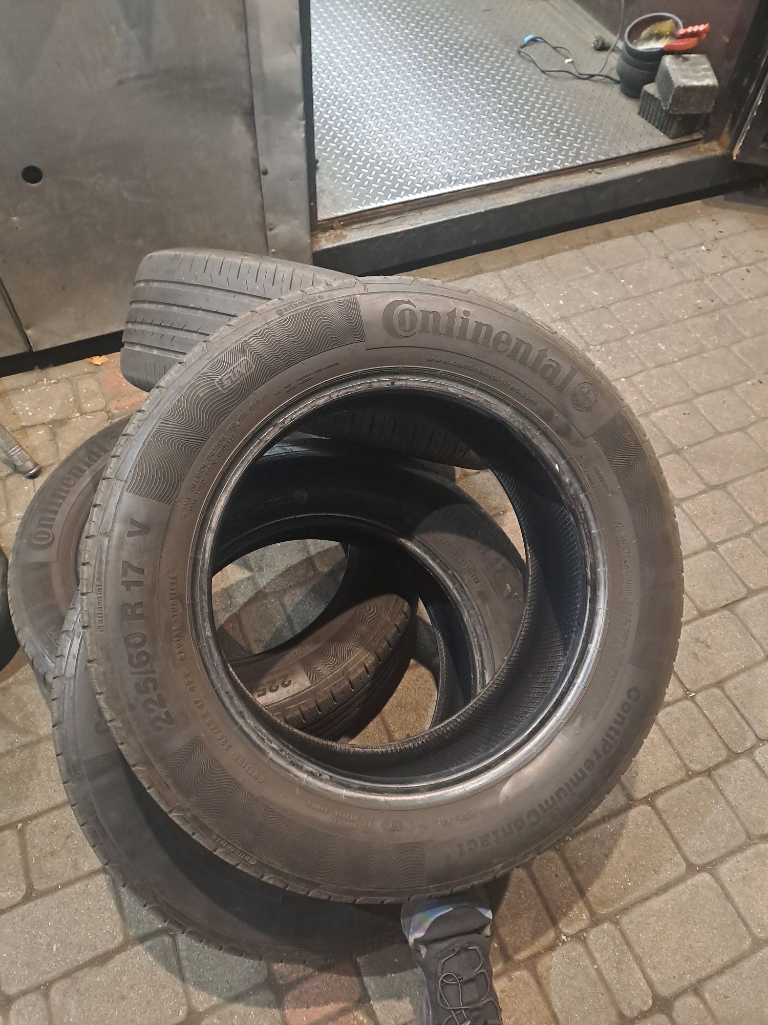 Літні шини Continental 225/60 r17