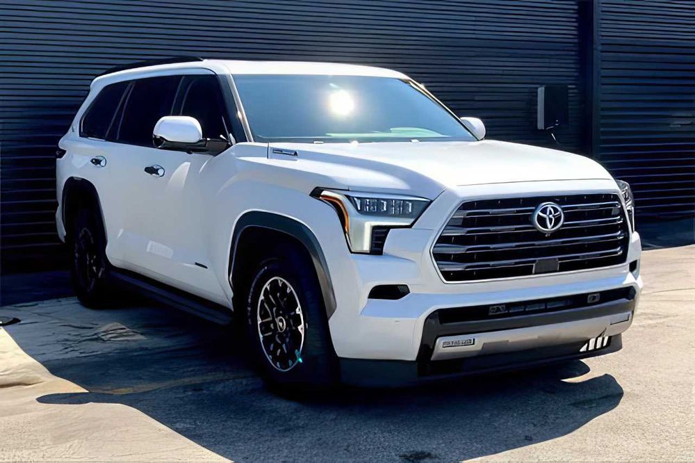 Toyota Sequoia      2023