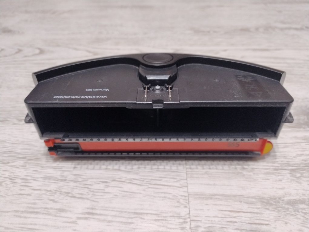 Pojemnik na śmieci z filtrem Irobot Roomba 555