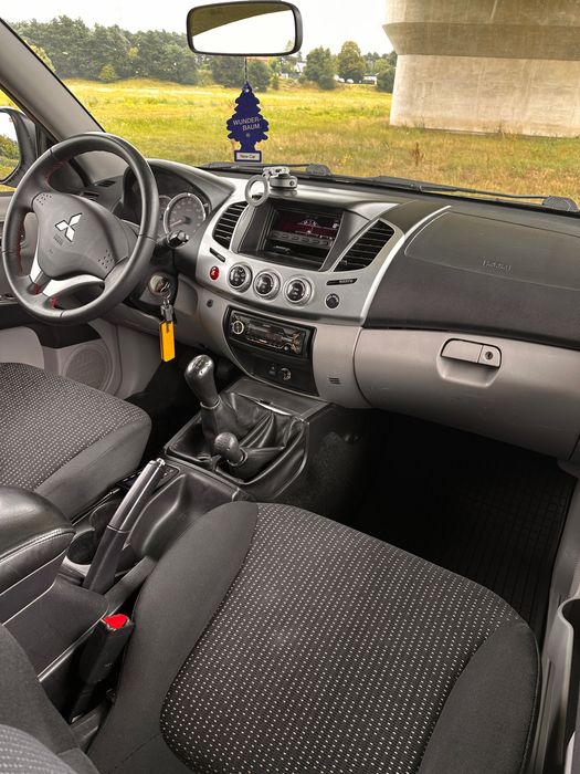 Mitsubishi l 200 z polskiego salonu  salon