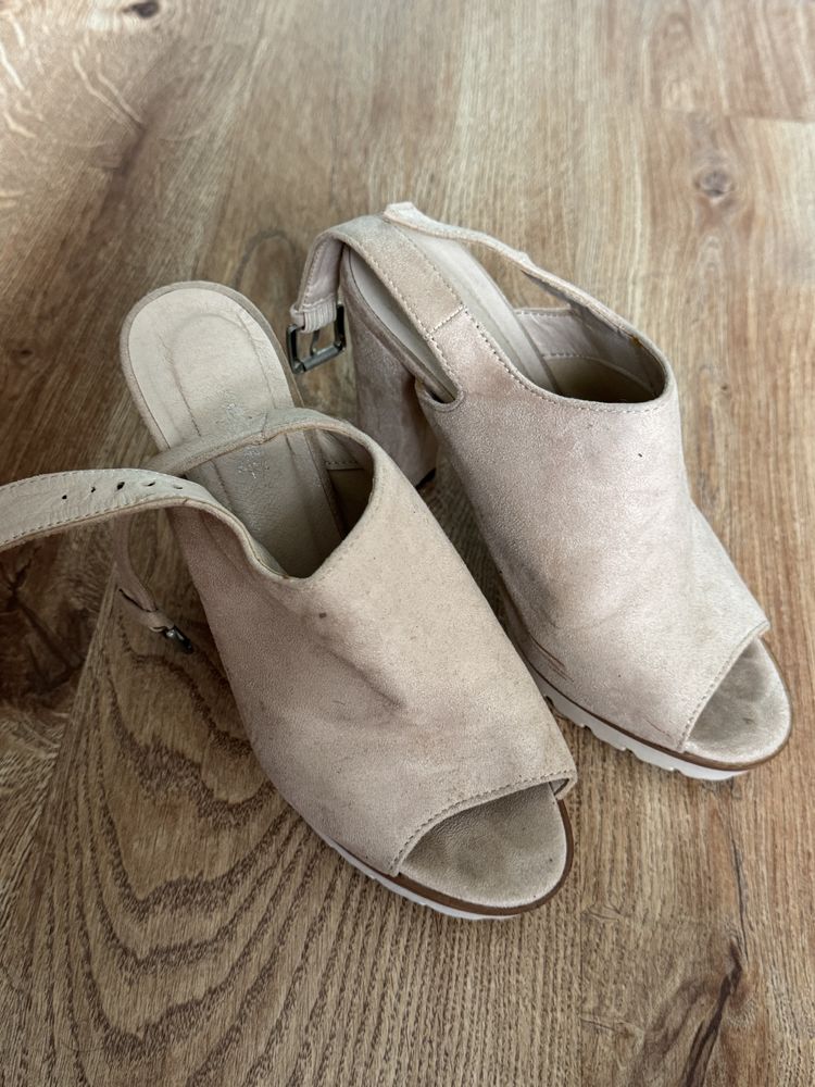 Buty na obcasie