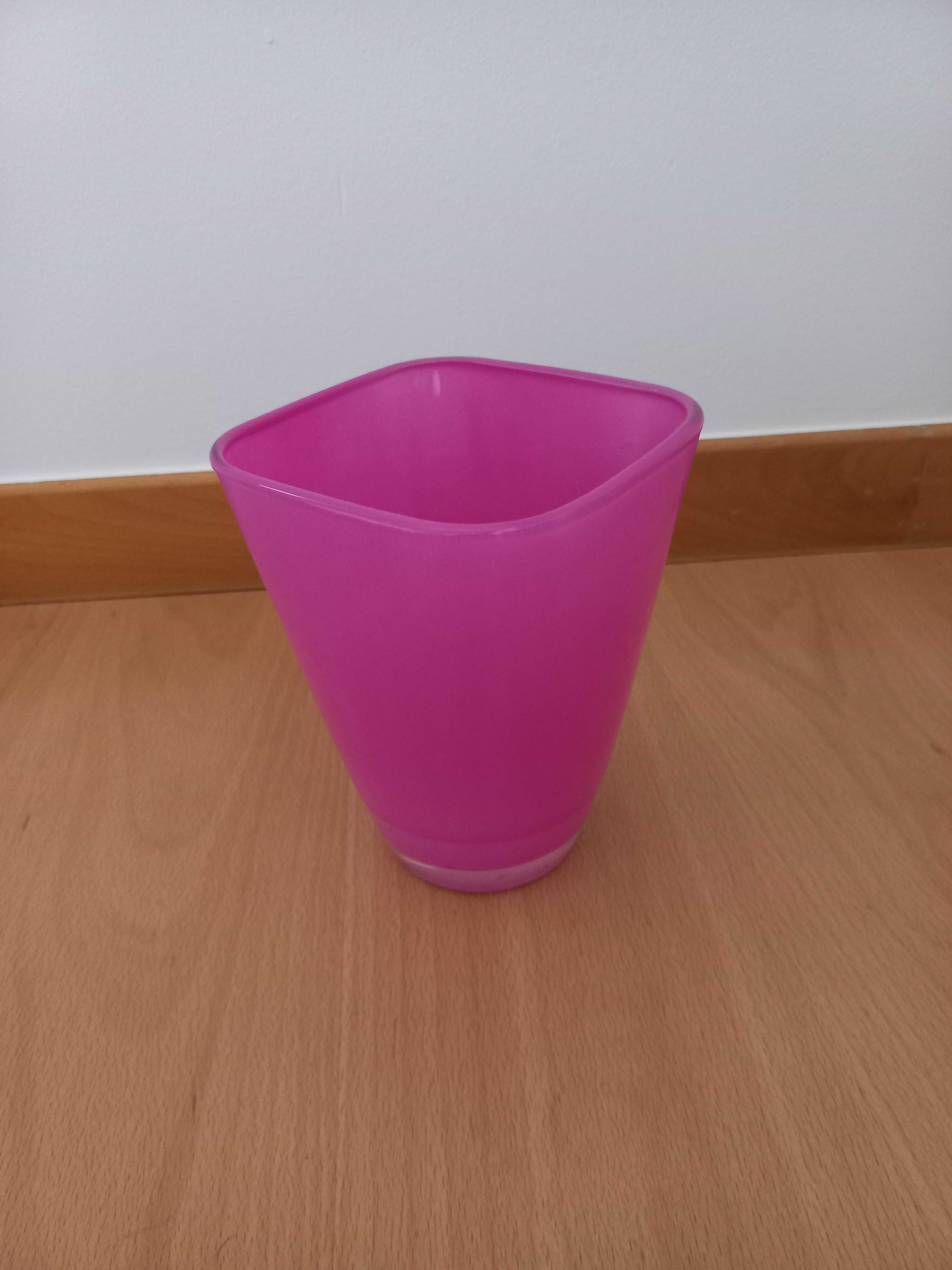 Vaso em vidro cor de rosa