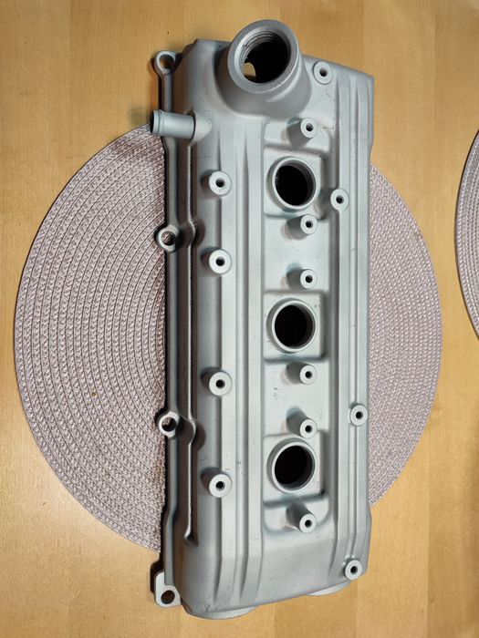 Piaskowanie, szkiełkowanie, czyszczenie małych elementów.