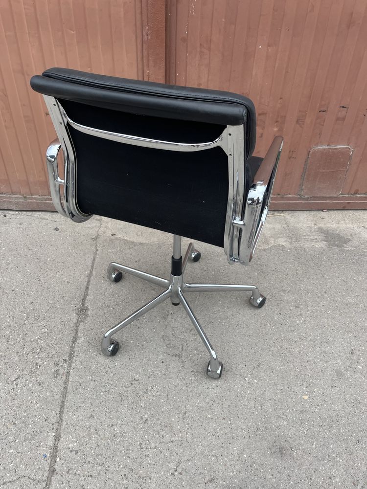 Eames Vitra soft pad ea 217 krzesło w czarnej skórze