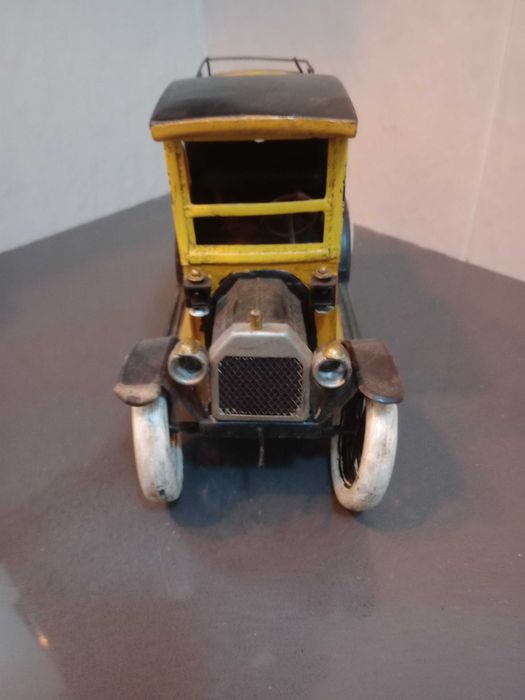 Primeiro carro Mercadorias caixa Fechada e o Famoso Victor Mod. grande