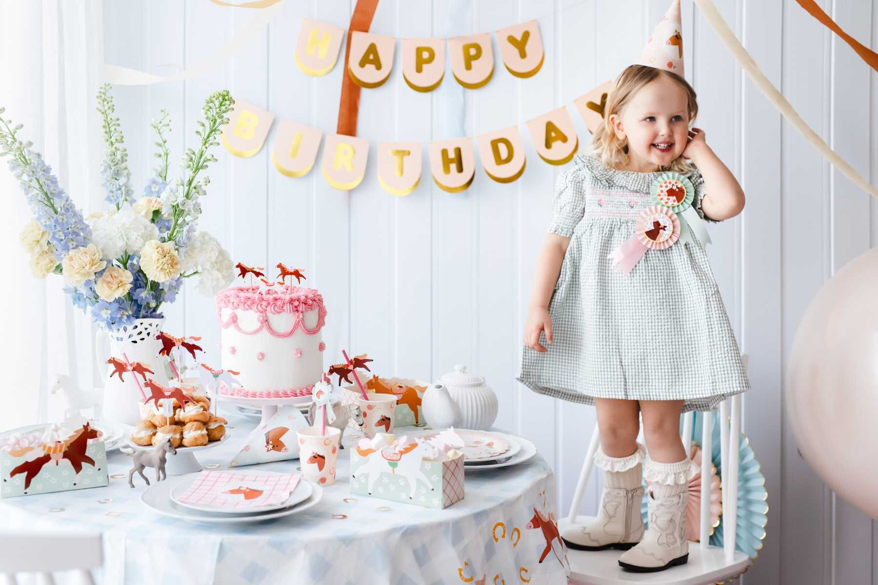 Baner happy birthday "Konie" 150cm RÓŻOWY JASNY ZE ZŁOTYM