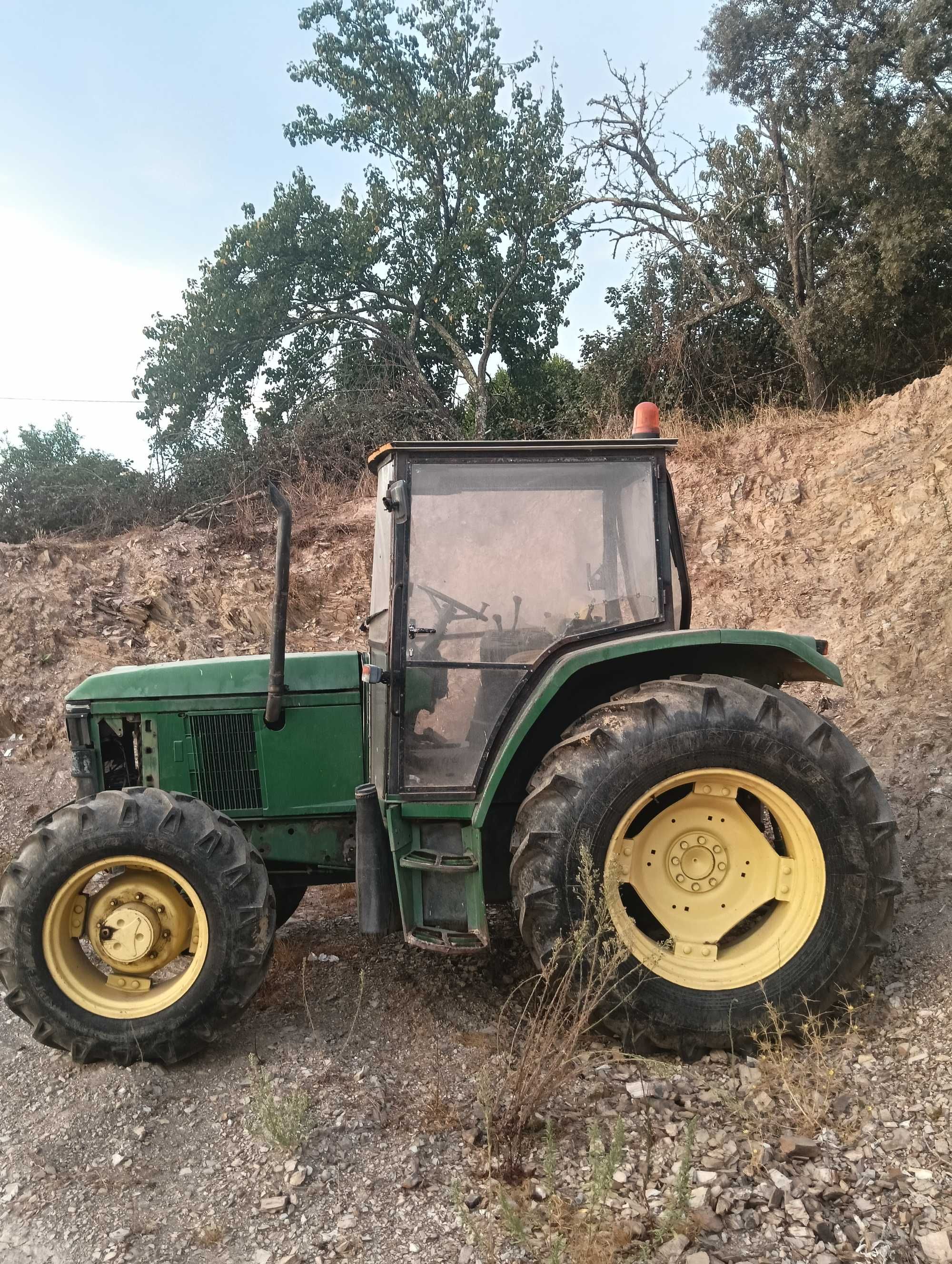 Trator John deere 6300