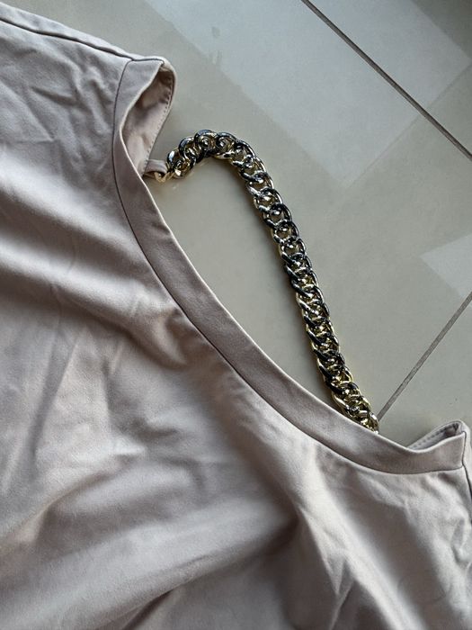 Beżowa sukienka nietoperz ozdobne złoty łańcuch XL 42