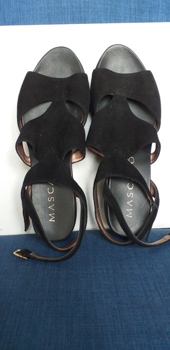 Босоніжки жіночі на танкетці