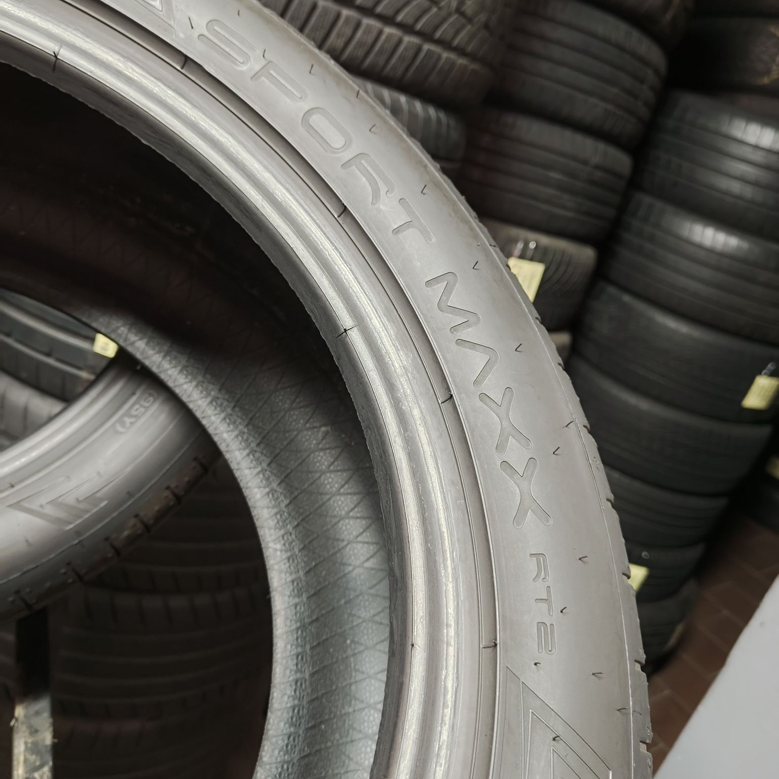 245/45/17 Sprzedam parę opon letnich Dunlop