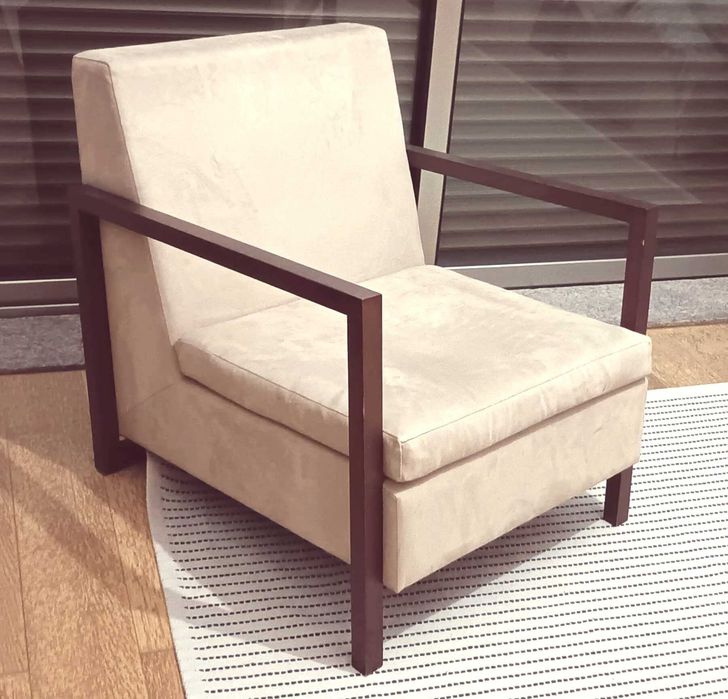 Cadeirão vintage em madeira maciça cerejeira