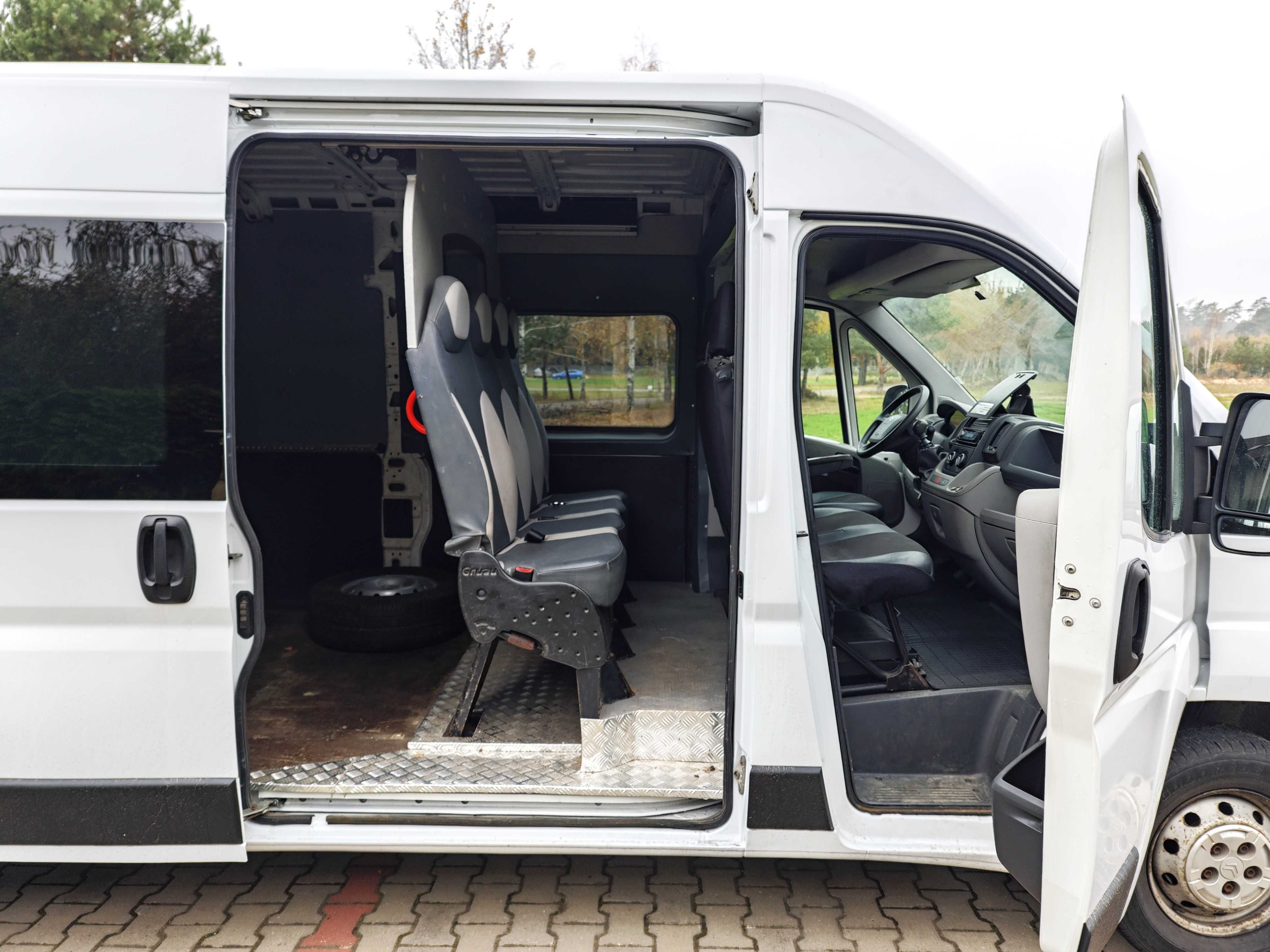 Bus brygadówka osobowy pracowniczy blaszak wynajem busów wypożyczalnia
