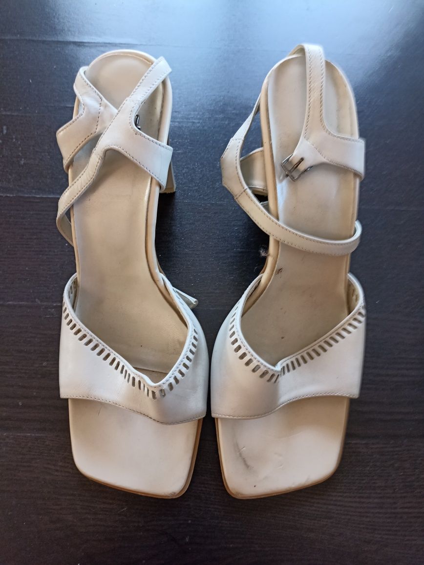 Pantofle eleganckie buty wizytowe rozm. 39