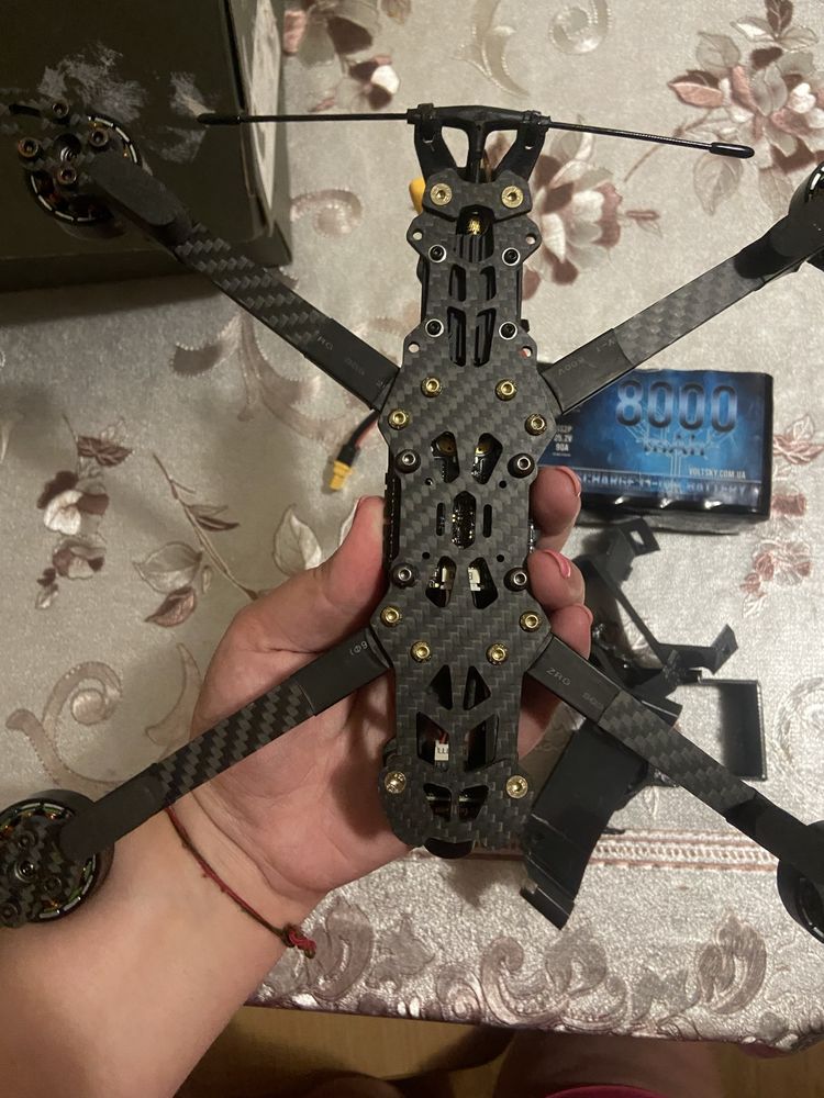 Продам дрон  FPV 7 в комплекті з аккамулятором та лопасті