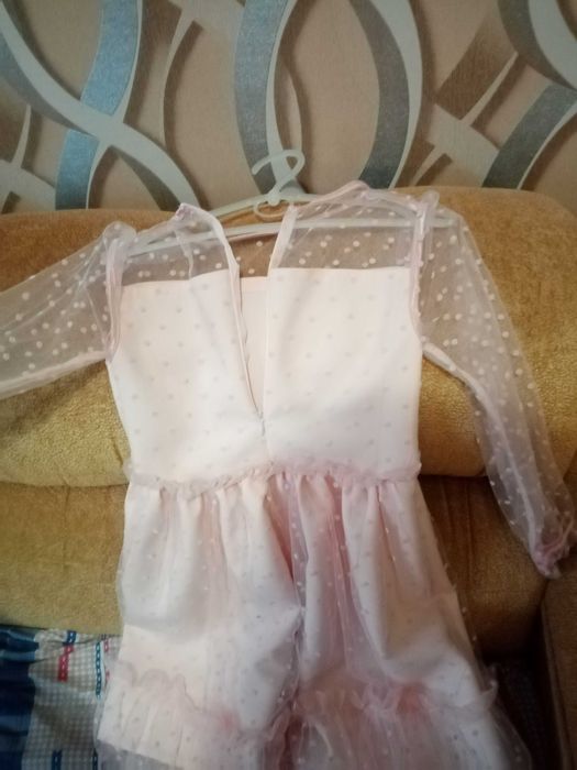 Продам святкову сукню на дівчинку