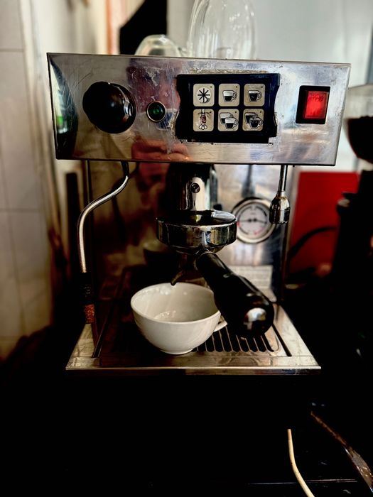 Продам професійну кавоварку