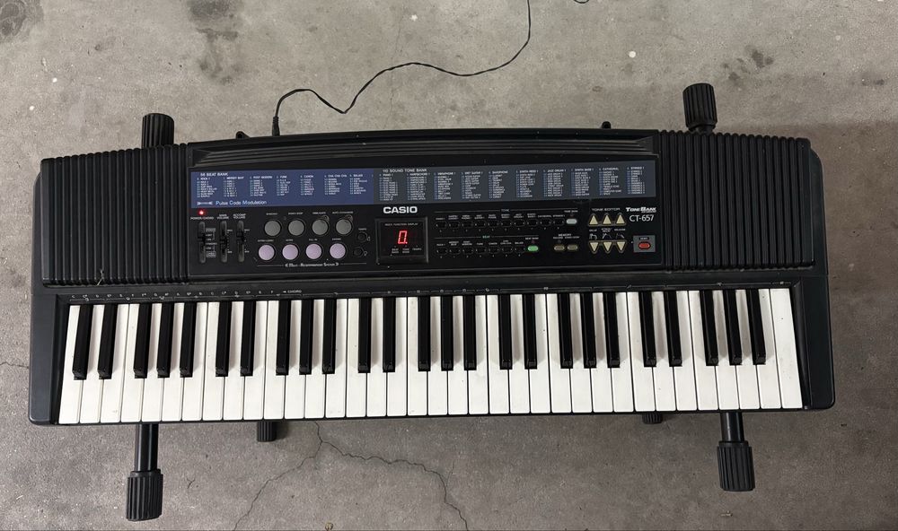 Piano CASIO CT-657 + suporte