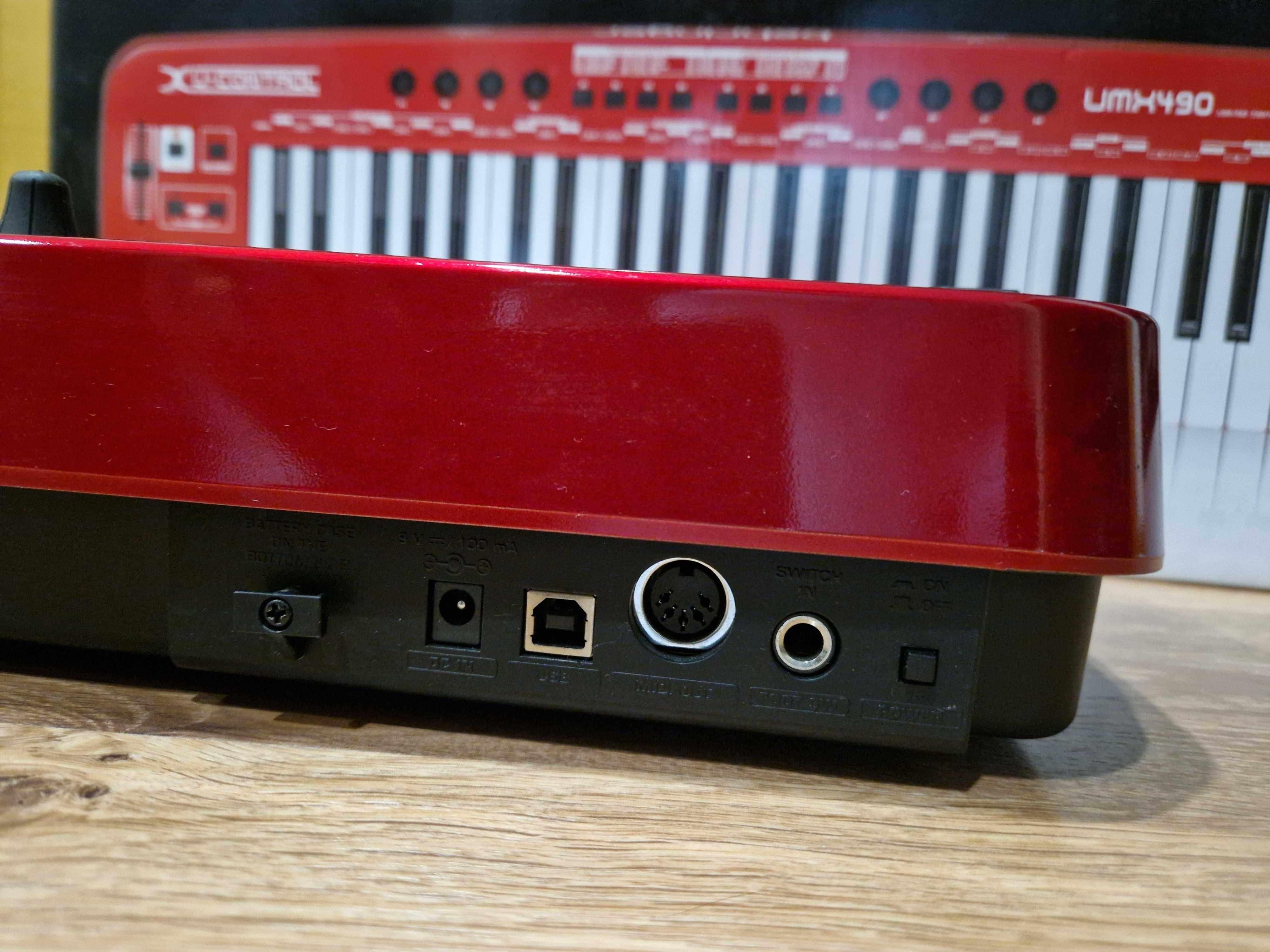 Behringer UMX490 Teclado MIDI