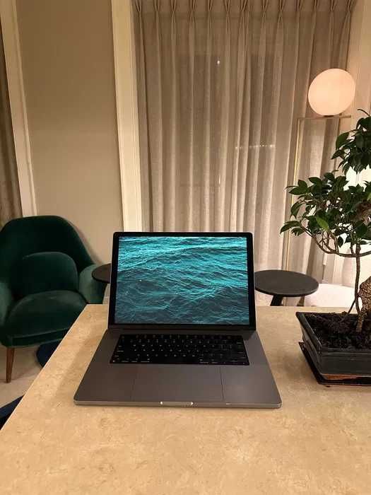 Apple MacBook Pro 16-inch QWERTY – M2 Pro Chip