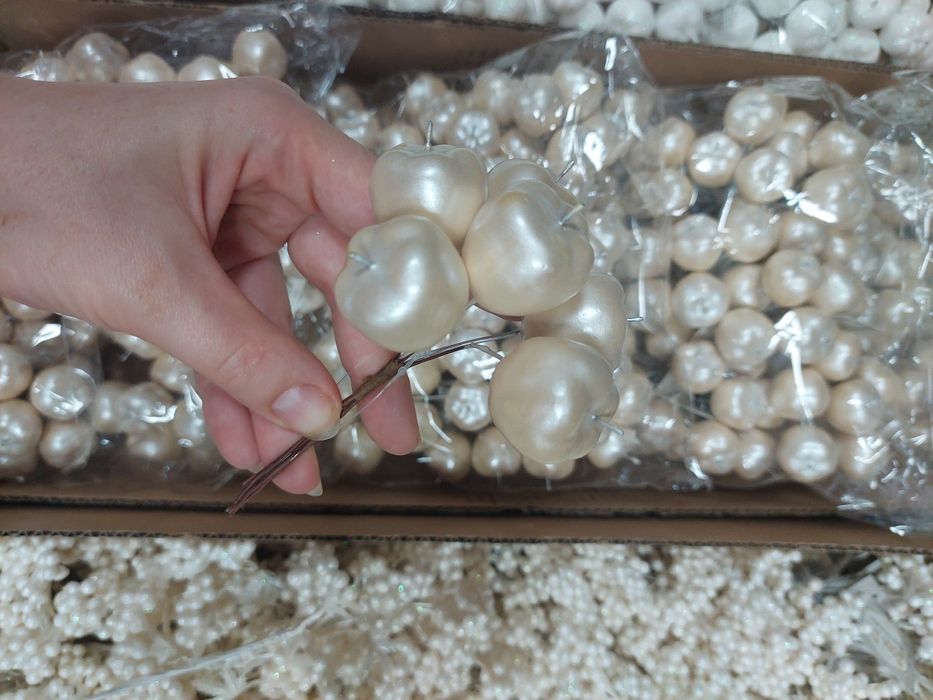 Новорічний декор, товари для декору, хендмейд, зимові гілочки, ягідки