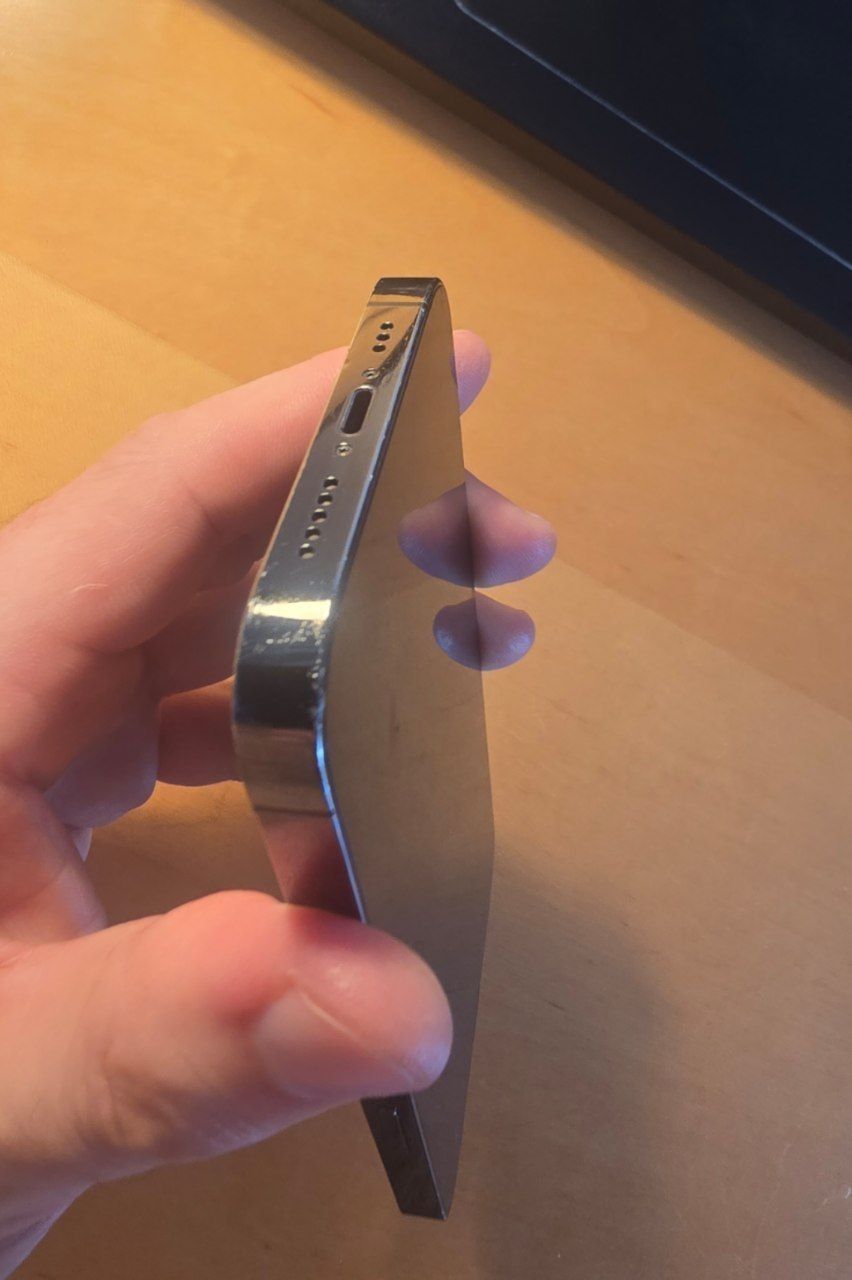 iPhone 13 Pro Graphite 256GB
Батарея: 100%,
