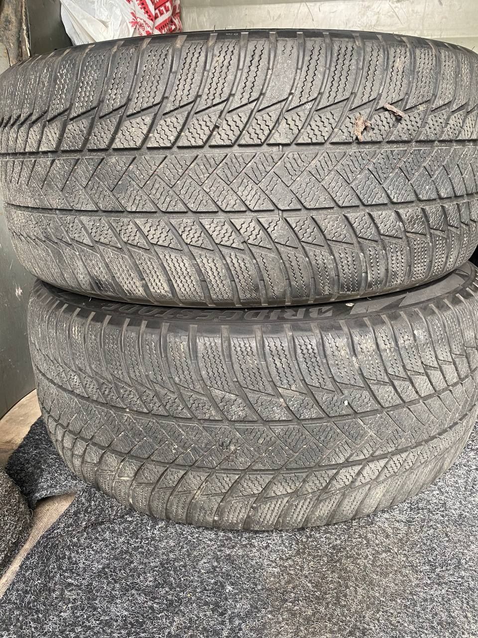 Продам два колеса Bridgestone 275/45 R20