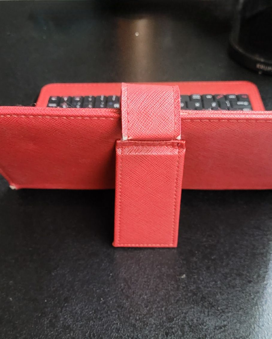 Etui na tablet z klawiaturą