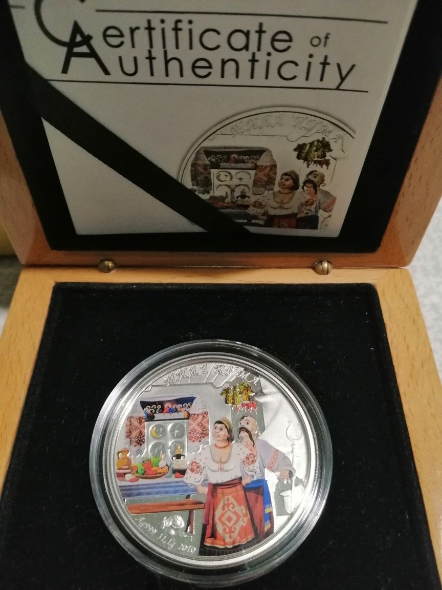 Монета 5 доларів 2010 року, Мила кума. Острови Кука. Срібло 31.1 грам.