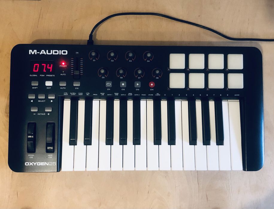 Продам midi-клавиатуру, контроллер M-Audio Oxygen 25 mk lV.