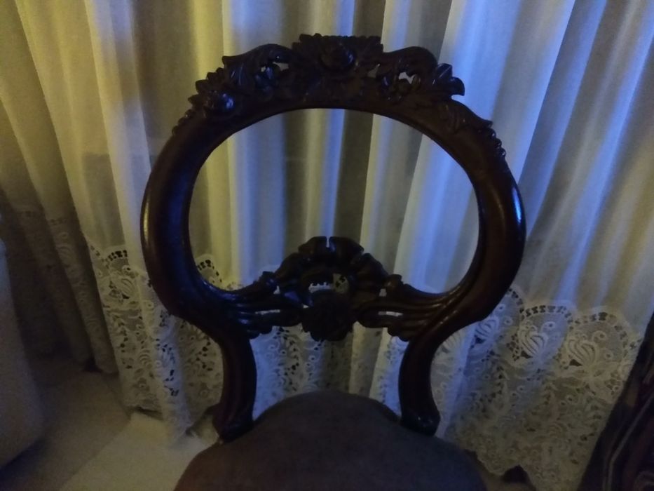 Cadeira muito antiga